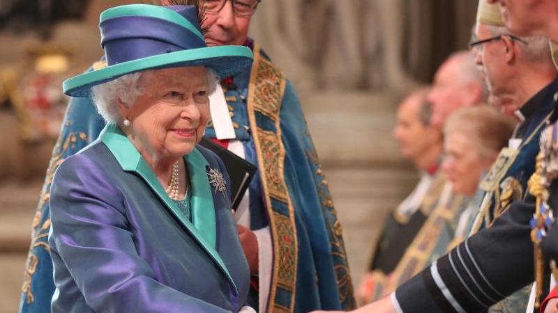 Queen Elizabeth feiert 100 Jahre Royal Air Force Queen Elizabeth