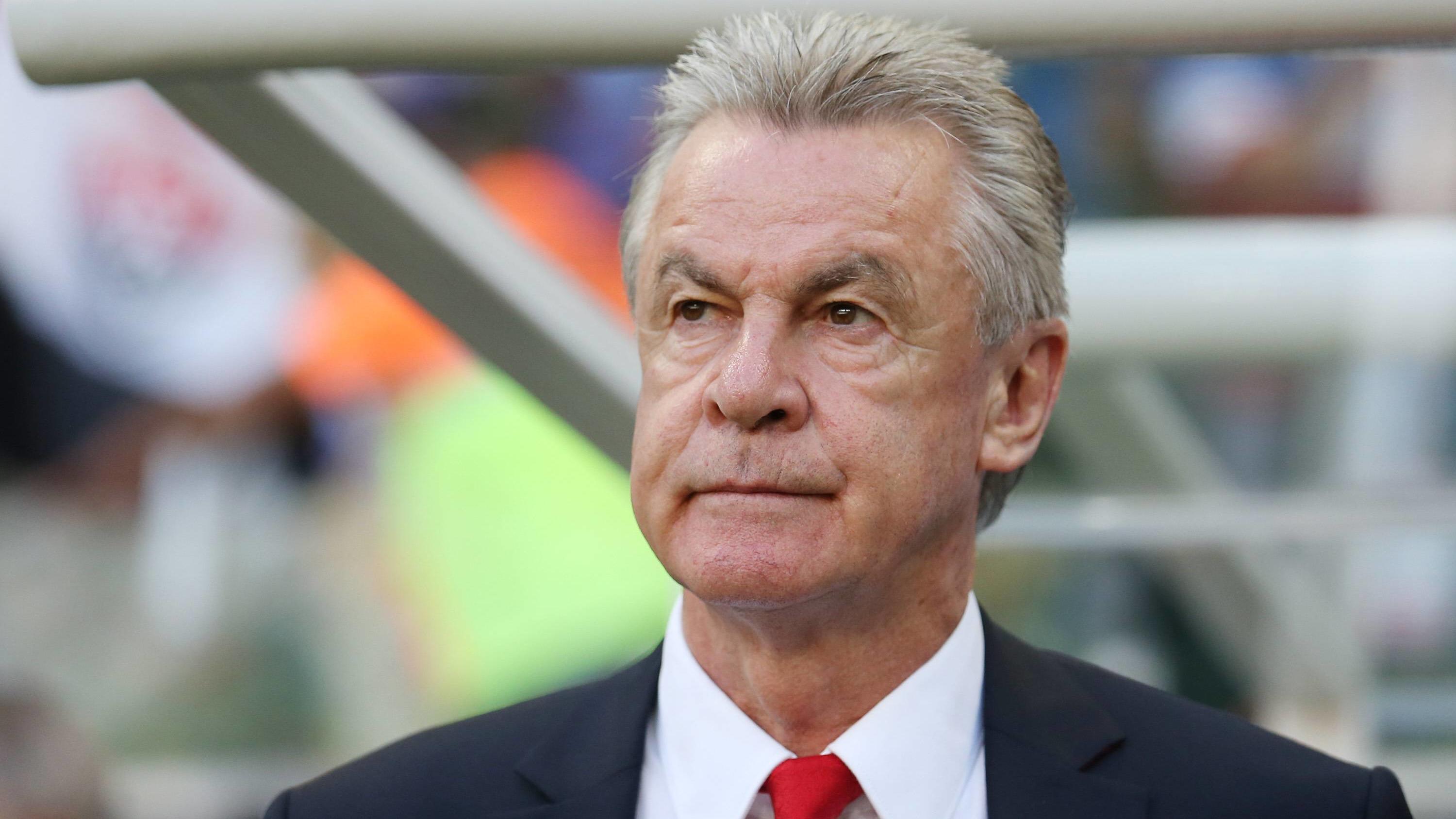 DFB contra Mesut Özil: Ottmar Hitzfeld attackiert Verband (140620) -- SALVADOR, June 20, 2014 (Xinhua) -- Switzerland s head coach Ottmar Hitzfeld is seen during a Group E match between Switzerland and France of 2014 FIFA World Cup at the Arena Fonte Nova Stadium in Salvador, Brazil, on June 20, 2014.(Xinhu