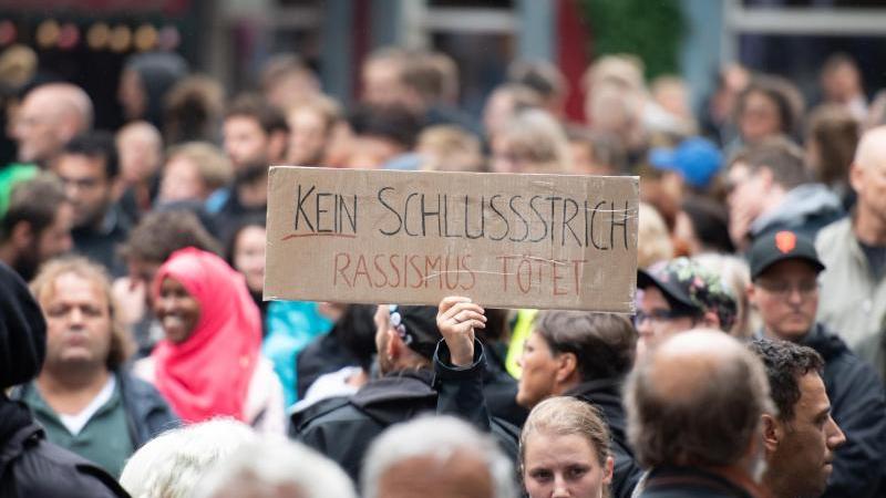 Demonstranten fordern auch nach NSU-Prozess Aufarbeitung Demonstrationen anlässlich des Urteils im NSU-Prozess
