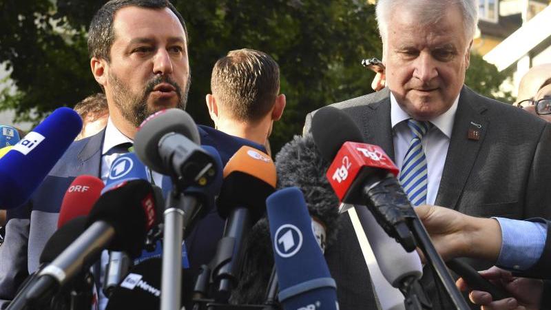 Seehofer strebt zügiges Flüchtlingsabkommen mit Italien an Seehofer trifft Salvini
