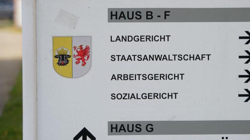 Misshandlungsprozess: Vater gesteht Schütteln seines Babys Landgericht Stralsund