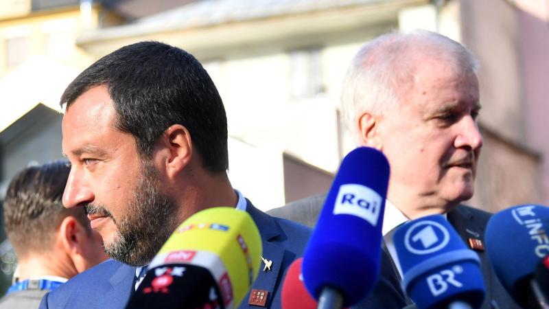 Seehofer hofft auf Flüchtlingsabkommen Salvini und Seehofer in Innsbruck