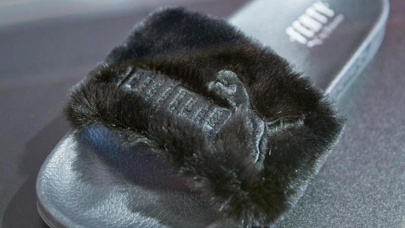 Sandalenkrieg zwischen Puma und Dolce & Gabbana Badesandale mit Kunstfell von Puma