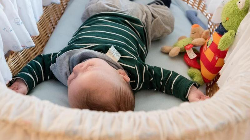 Wie Eltern das Gehör ihres Babys testen Hörstörungen früh erkennen