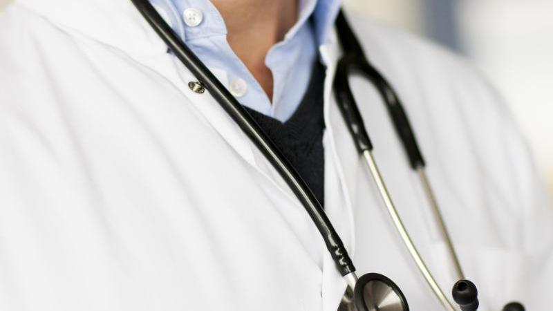 Zweite Bewerberrunde für Medizinstipendien endet im August Arzt