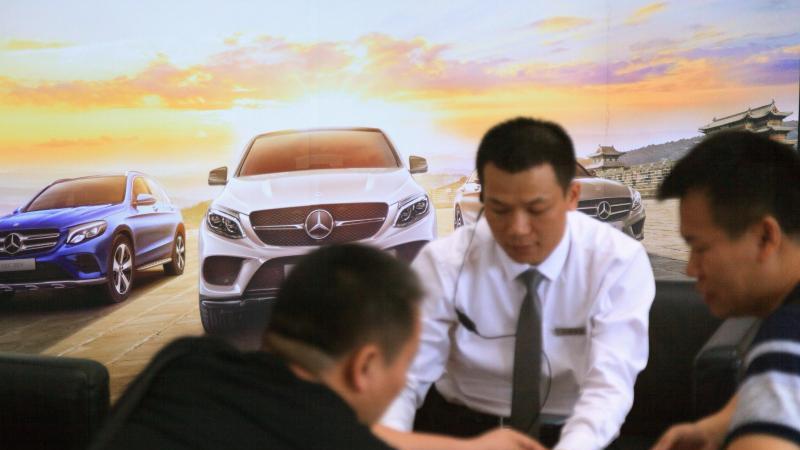Nachfrage nach deutschen Oberklasse-Autos wächst weiter Mercedes-Benz Autohaus in China