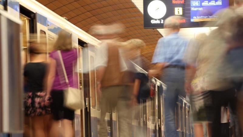 München: U-Bahnfahrer vergewaltigt betrunkene 18-Jährige U-Bahn in München
