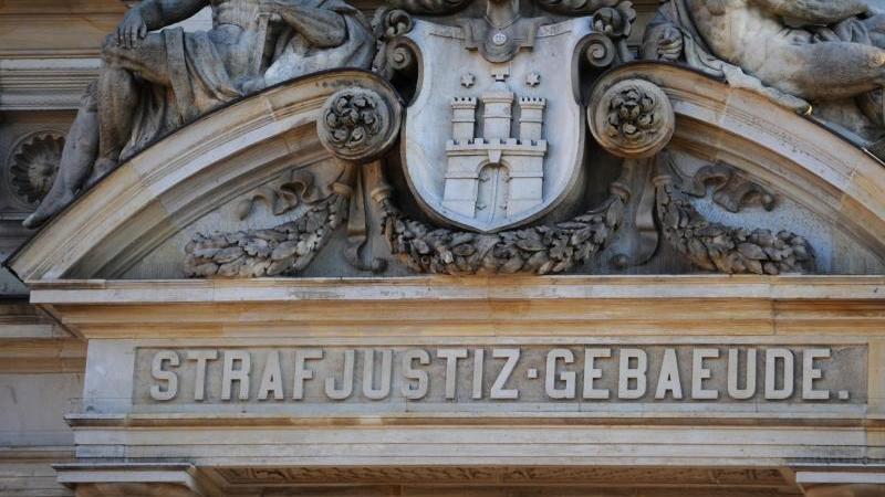 Nachbarin mit Schaufel erschlagen: Urteil erwartet Strafjustizgebäude Hamburg