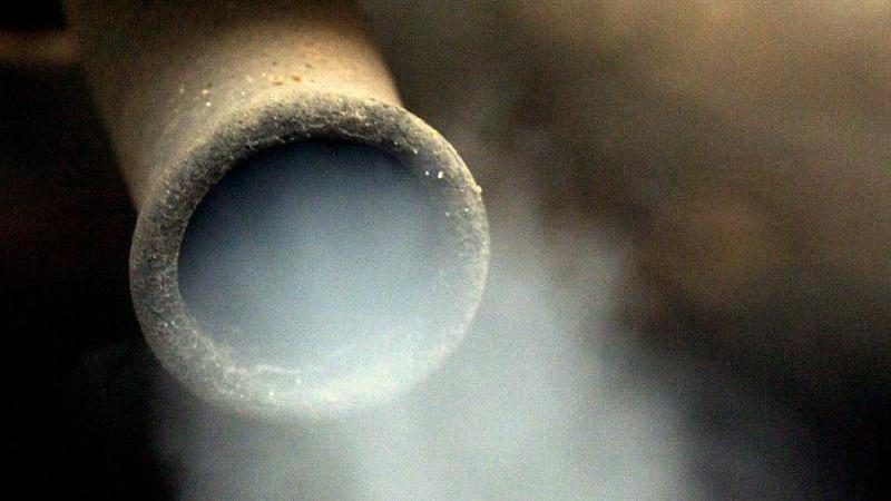 Mannheim, Herrenberg, Reutlingen: kein Fahrverbot geplant Abgaswolke aus einem Auspuff