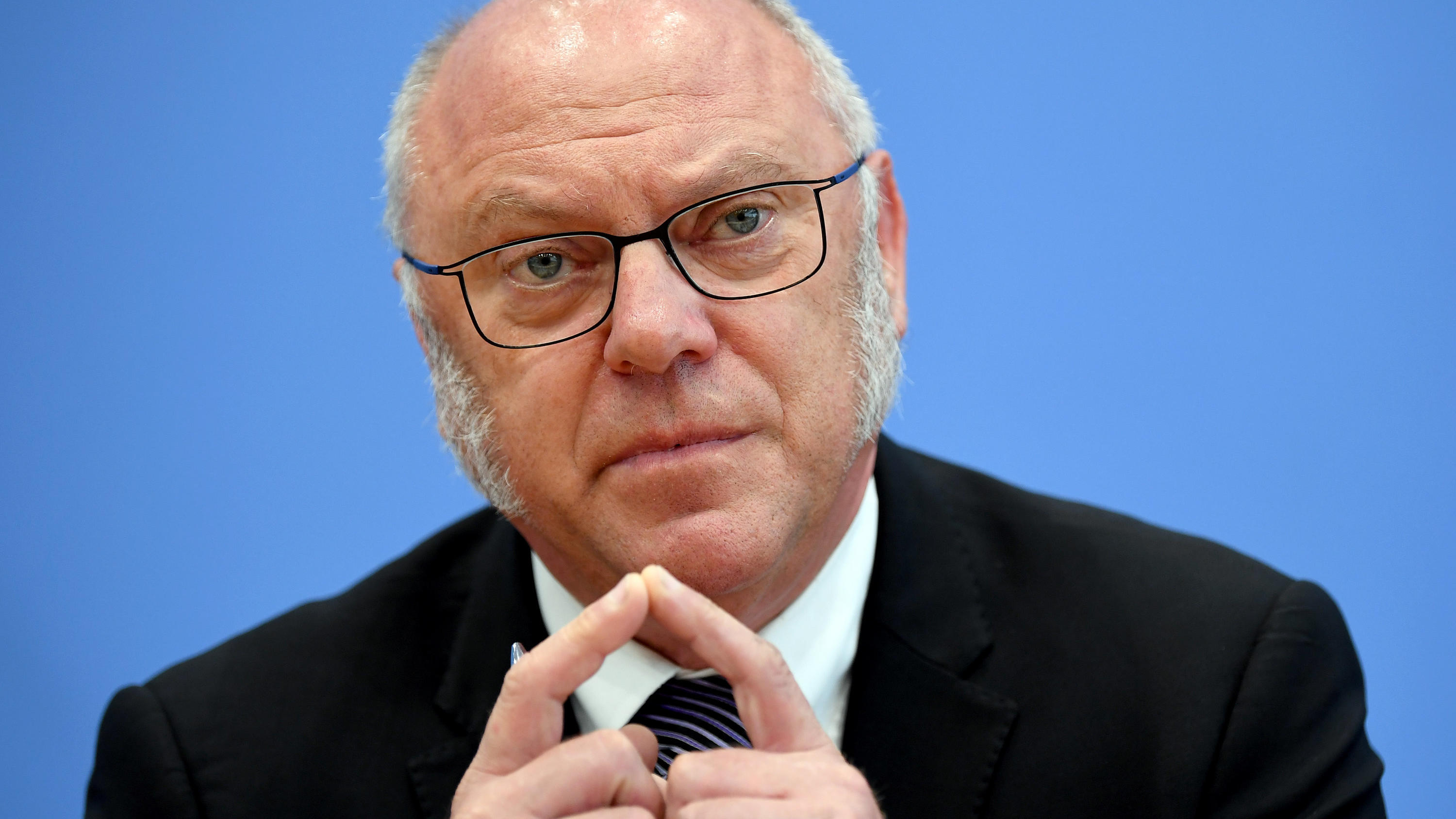 Arbeitsminister Hubertus Heil stellt Rentenpaket vor – die wichtigsten Fragen und Antworten ARCHIV - 26.04.2018, Berlin: Ulrich Schneider, Hauptgeschäftsführer des Paritätischen Gesamtverbands gibt eine Pressekonferenz zur Neuausrichtung der Grundsicherung für Arbeitslose sowie zur Bemessung und Höhe der Regelsätze bei Hartz IV. (Zu dpa "Ve