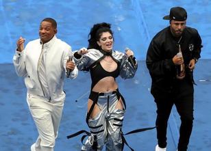 Mit einer bunten Bühnenshow und US-Superstar Will Smith hat Russland das Fi... weiterlesen