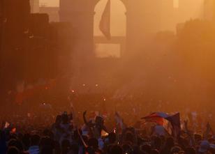 Frankreich in Feierlaune: Die frisch gekürten Fußball-Weltmeister werden he... weiterlesen