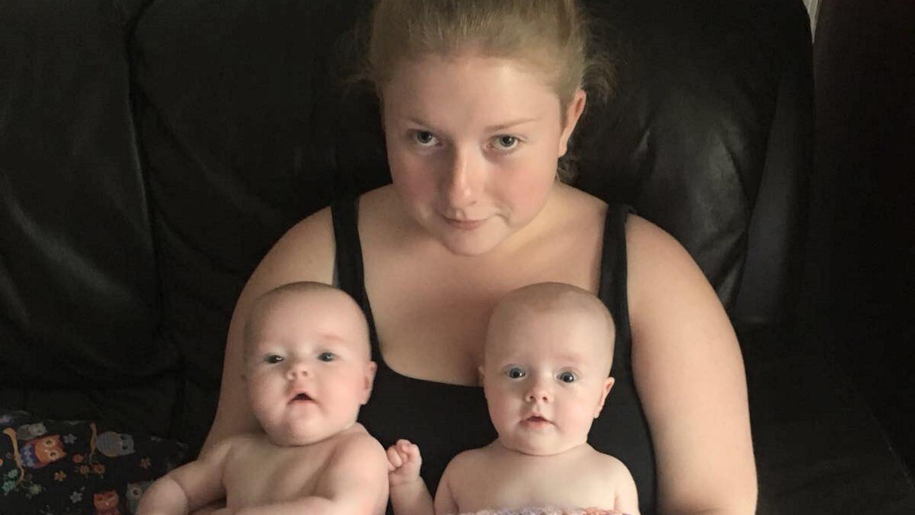 Schwangerschaft nicht bemerkt: Beth Bamford geht nachts auf Toilette und bringt plötzlich Zwillinge zur Welt KNM SURPRISE TWINS BIRTH 9