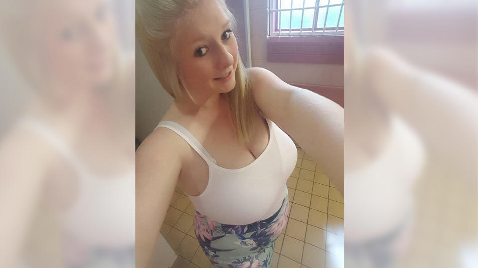 Schwangerschaft nicht bemerkt: Beth Bamford geht nachts auf Toilette und bringt plötzlich Zwillinge zur Welt Beth dachte, sie hätte bloß ein wenig zugenommen - dass sie schwanger mit Zwillingen war, kam ihr bis zur Geburt nicht in den Sinn.