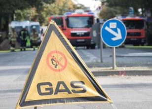 Bei Bauarbeiten in der Auguststraße in Berlin-Mitte ist eine Gasleitung bes... weiterlesen