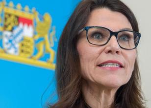 Bayerns Wissenschaftsministerin Marion Kiechle (CSU) hat sich entschieden f... weiterlesen