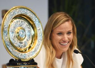 Wimbledonsiegerin Angelique Kerber hofft auch auf eine Rückkehr auf Platz e... weiterlesen