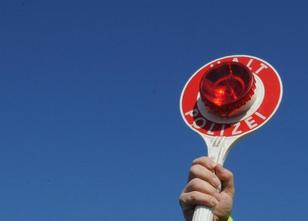 Bei einer Verkehrskontrolle in Wiesbaden ist ein Mann auf einen Polizisten ... weiterlesen