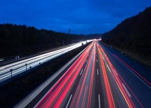 Nach mehreren Steinwürfen auf fahrende Autos im Südwesten kommen die Ermitt... weiterlesen