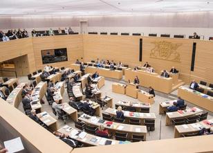 Im grün-schwarzen Koalitionsstreit um Regeln für den Neubau von Wohnungen g... weiterlesen