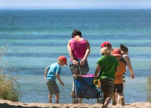 Keine Urlaubsreise, weil das Geld fehlt. Zu wenig Geld für Urlaub