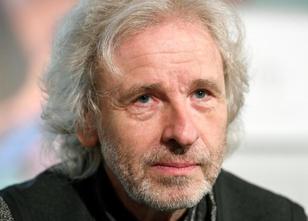 Wegen einer weißbraun gemusterten Ponyfell-Jacke ist Thomas Gottschalk nach... weiterlesen