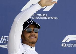 Weltmeister Lewis Hamilton hat seinen Vertrag beim Formel-1-Rennstall Merce... weiterlesen