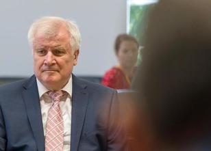 CSU-Chef Horst Seehofer gerät wegen seiner Linie in der Asylpolitik auch pa... weiterlesen