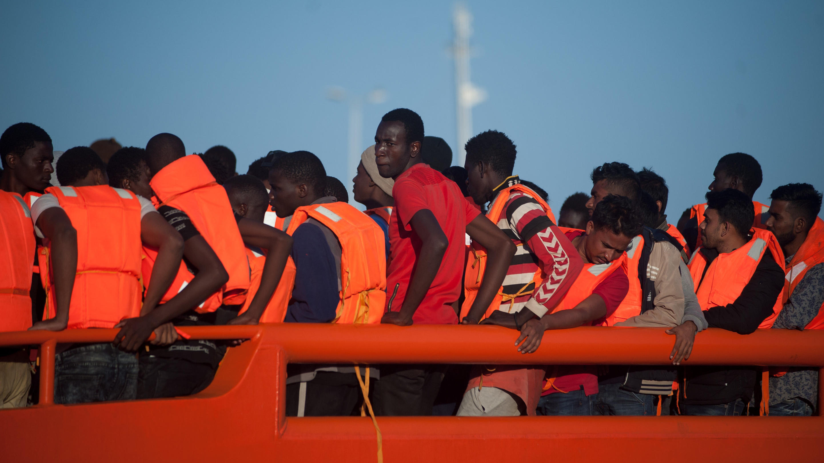 http://aisrtl-a.akamaihd.net/masters/1027419/2883x1622/giuseppe-conte-stellt-sich-quer-italien-nimmt-keine-geretteten-migranten-mehr-auf.jpg