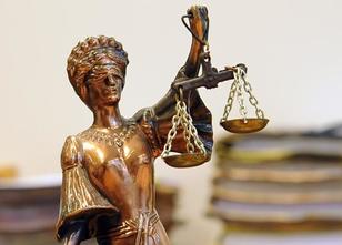 Weil er mit mehr als 150 Stundenkilometern mitten in der Stadt auf einer St... weiterlesen