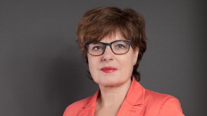 Mädchen für MINT-Fächer begeistern Helga Lukoschat