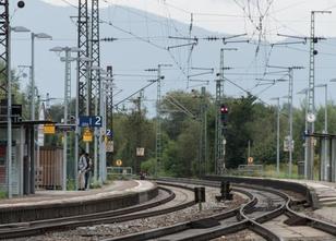 Eine defekte Oberleitung hat am Freitag bei Bünde in Ostwestfalen die Fahrt... weiterlesen