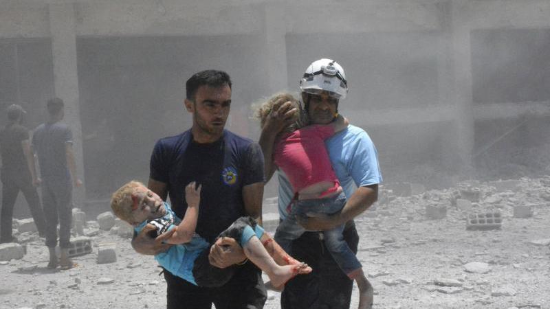 Israel holt Weißhelme aus Syrien Weißhelme in Syrien