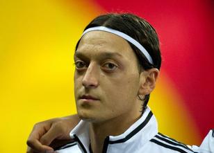 Die Leiterin von Mesut Özils früherer Schule, Maike Selter-Beer, hat sich a... weiterlesen