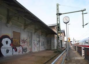 Weil viele Empfangsgebäude an brandenburgischen Bahnhöfen marode sind oder ... weiterlesen
