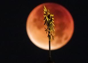 104 Minuten lang taucht der Mond in den Erdschatten ein: Die besonders lang... weiterlesen