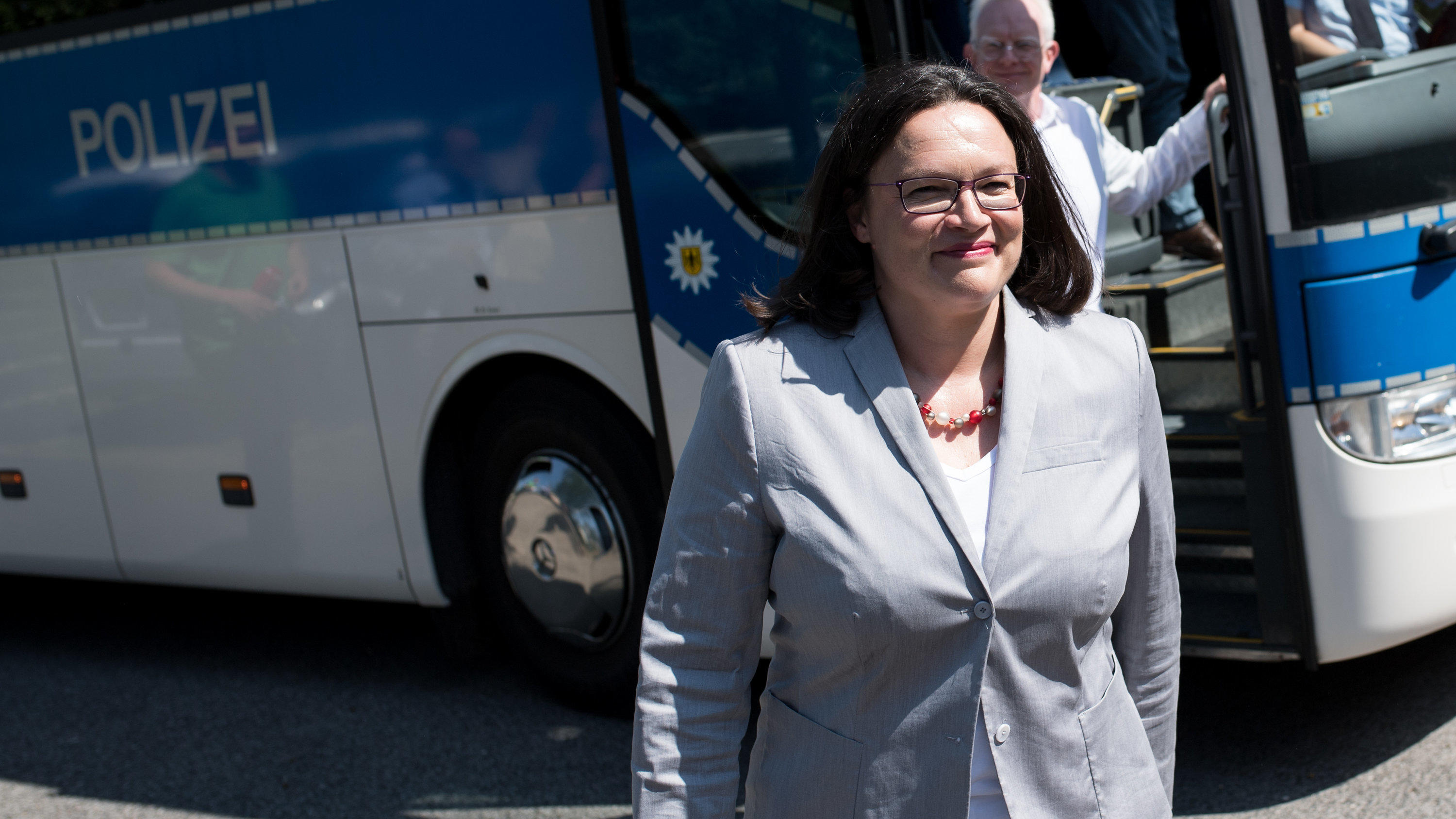 Wahlkampf in Bayern: Nahles reitet Attacke gegen Söder 30.07.2018, Bayern, Bamberg: Andrea Nahles, Vorsitzende der Sozialdemokratischen Partei Deutschlands (SPD), besucht das Bundespolizeiaus- und Fortbildungszentrum Bamberg im Rahmen ihrer Sommerreise. Foto: Sven Hoppe/dpa +++ dpa-Bildfunk +++