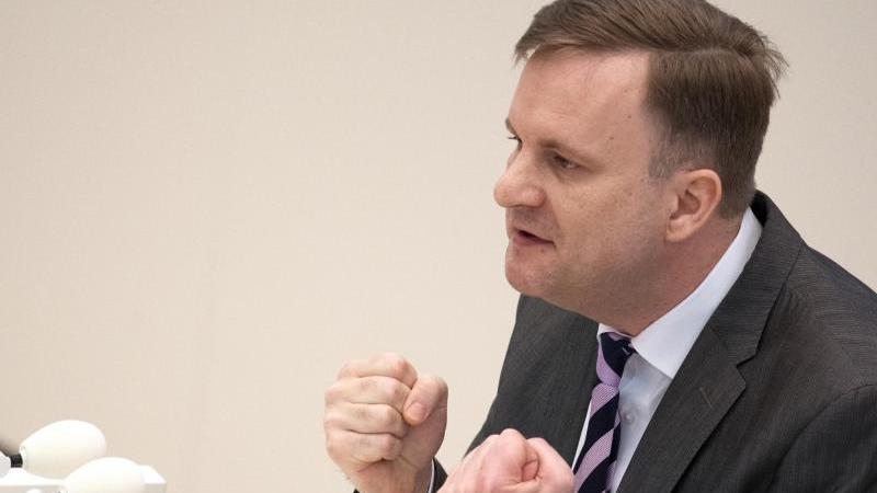 CDU wirft Woidke im Medikamentenskandal Verschleierung vor Steeven Bretz spricht im Landtag