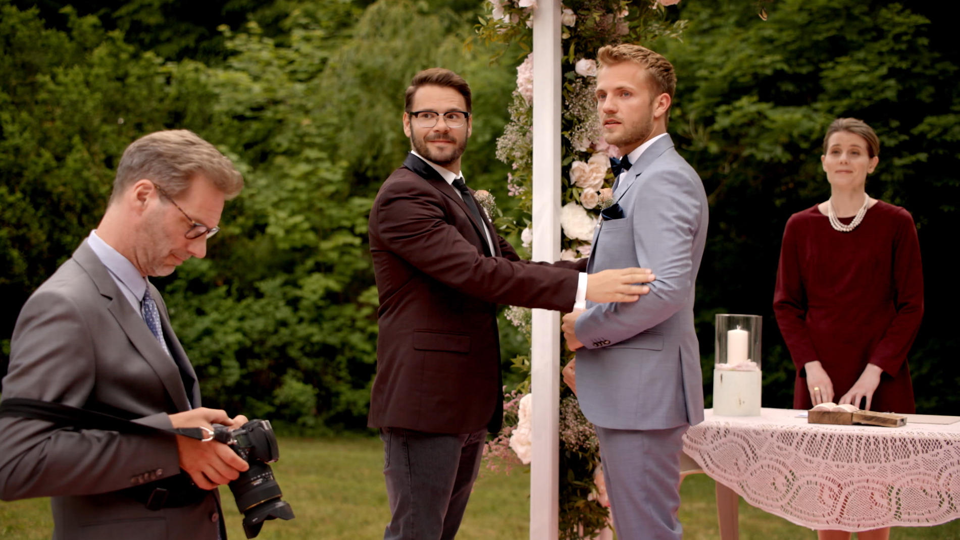 GZSZ: Niklas Osterloh plaudert über die Traumhochzeit von Emily und Paul GZSZ: Hochzeit von Emily und Paul