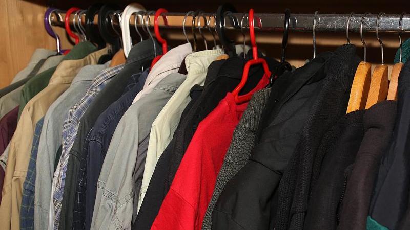 Was sollte ich in den Altkleider-Container geben? Im Kleiderschrank