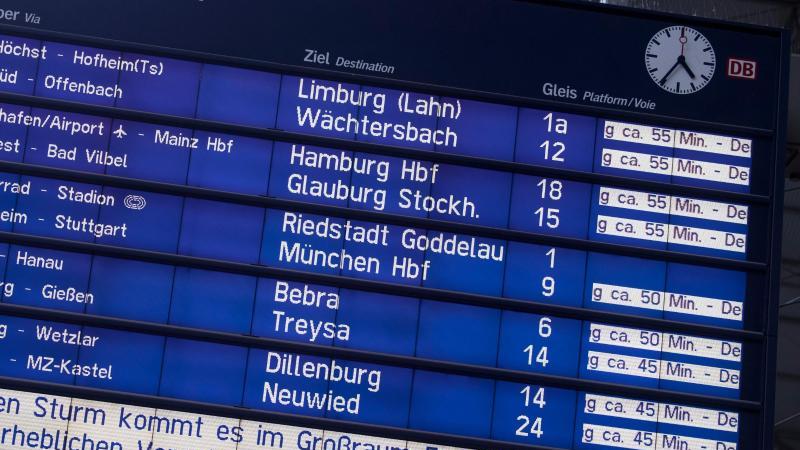 Was betroffene Bahnkunden jetzt machen können Verspätungen bei der Bahn
