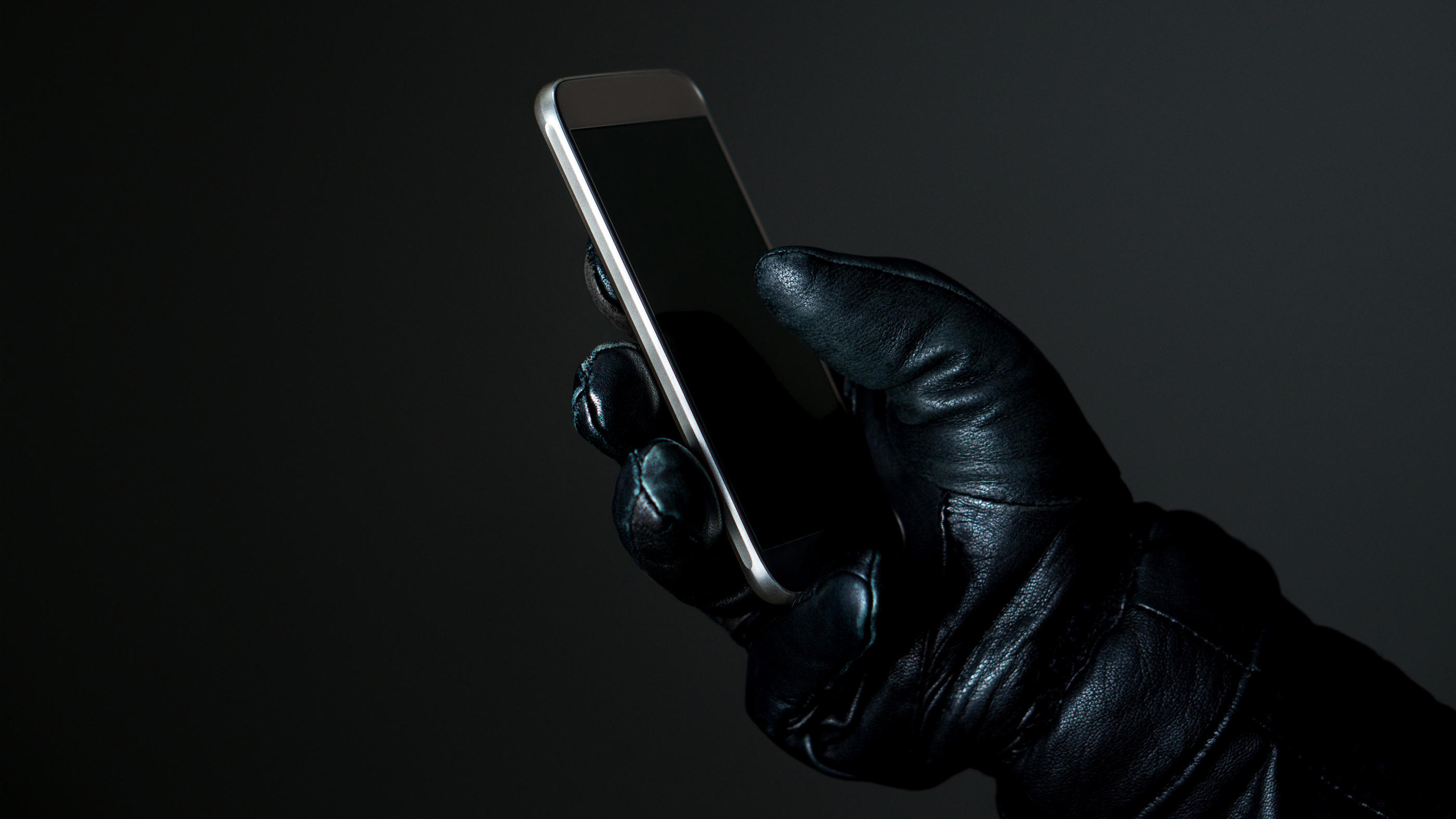 Warnung vor Betrug: Anrufe falscher Polizisten häufen sich Kriminelle geben sich am Telefon als Polizisten aus.