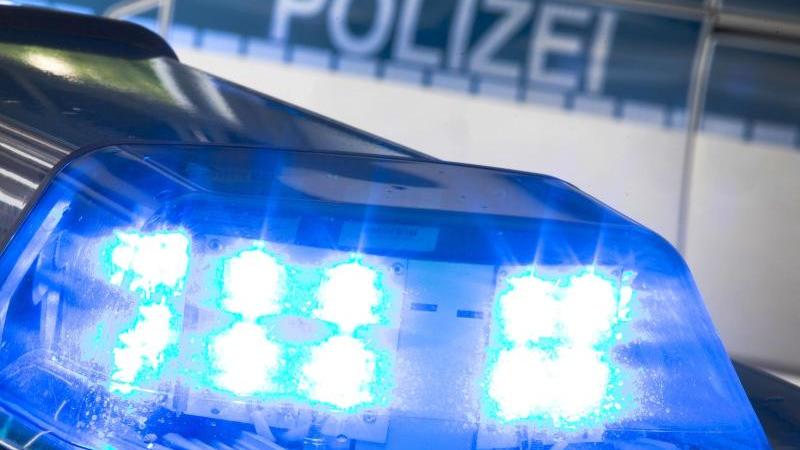 Frau in Weil am Rhein in Hotel überfallen und verletzt Ein Blaulicht