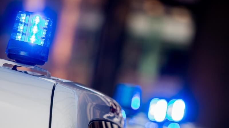 Vater verletzt Säugling lebensgefährlich Ein Blaulicht