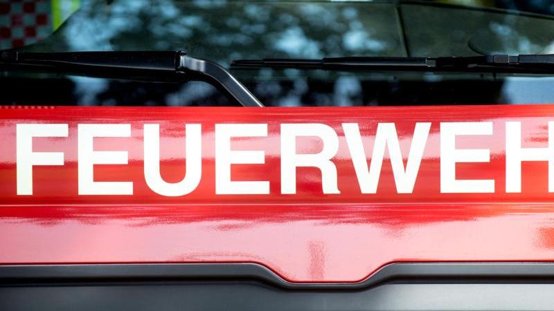 Dachstuhl-Brand verursacht hohen Schaden an Bürgerhaus Feuerwehr