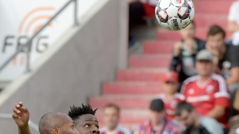 1:1 gegen Fürth: Ingolstadt setzt kuriose Sieglos-Serie fort Zweikampf