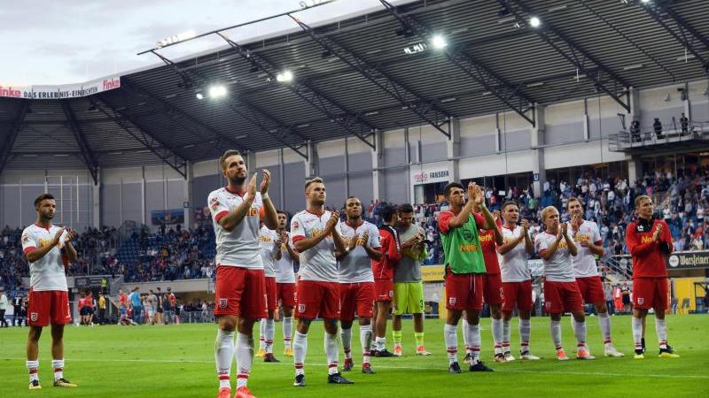 Regensburg verliert Zweitligaspiel in Paderborn Regensburger Spieler