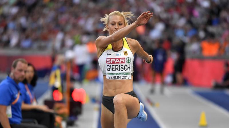 Kristin Gierisch jubelt über Dreisprung-Silber bei der EM Dreisprung-Silber