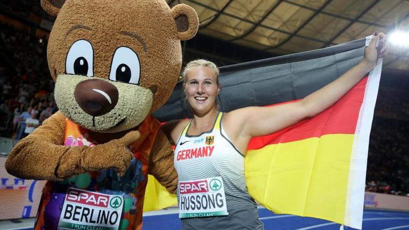 "Herzschlag des Lebens" - Stadion treibt Hussong zu Gold Gold mit dem Speer