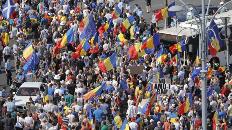Zehntausende demonstrieren in Rumänien gegen Korruption Proteste in Rumänien